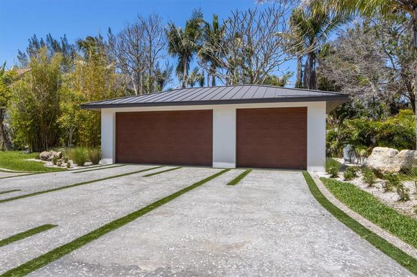 Detached Garage, Exterior