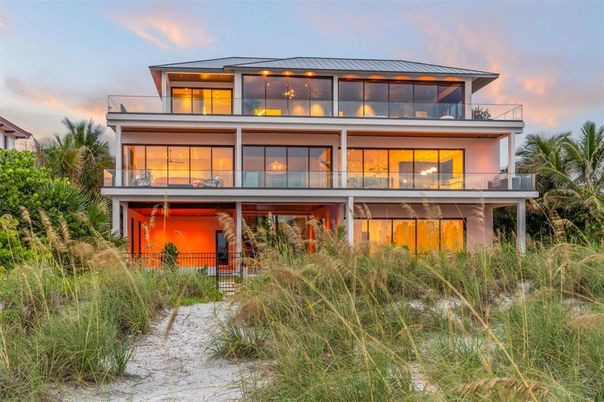 Backyard, Exterior, Facade, Modern
