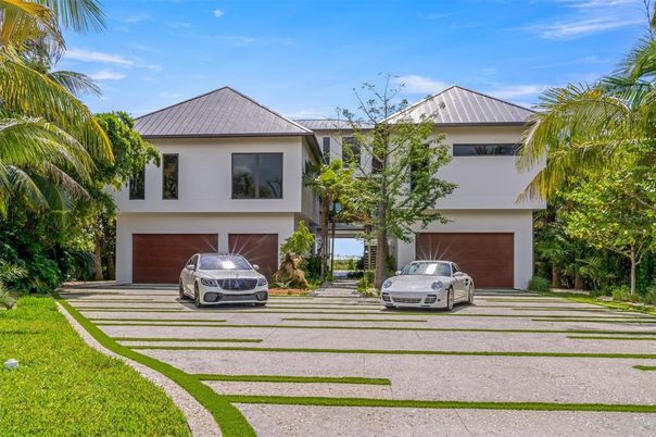 Attached, Exterior, Facade, Raised Ranch
