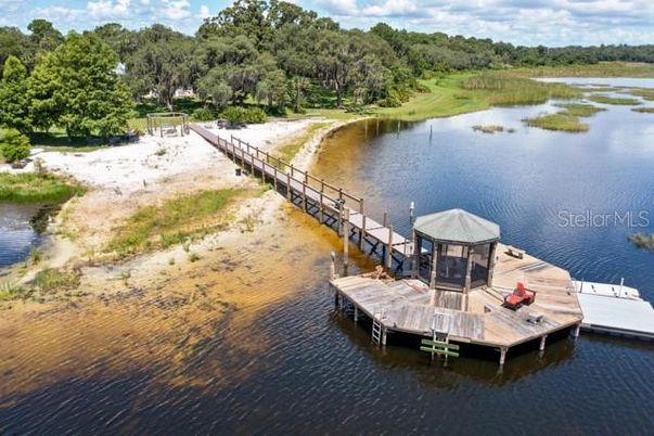 Exterior, Lake