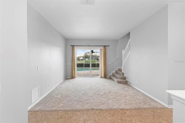 Empty room, Interior
