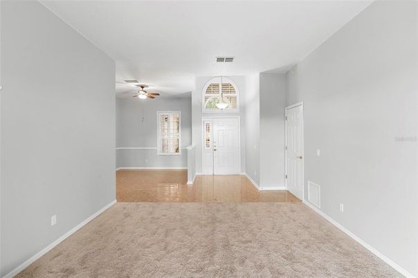 Empty room, Interior
