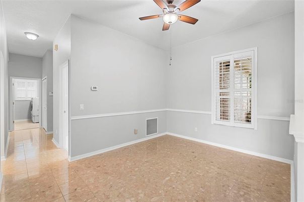 Empty room, Interior