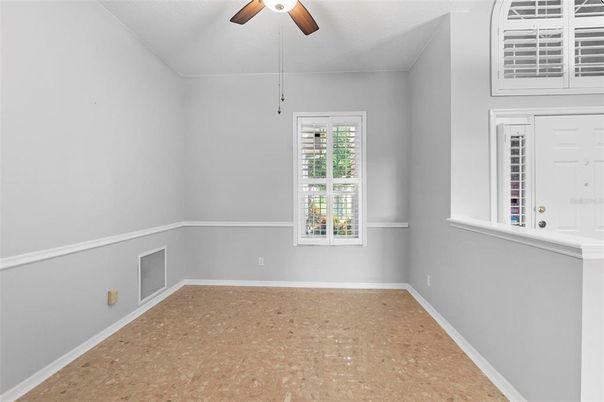 Empty room, Interior