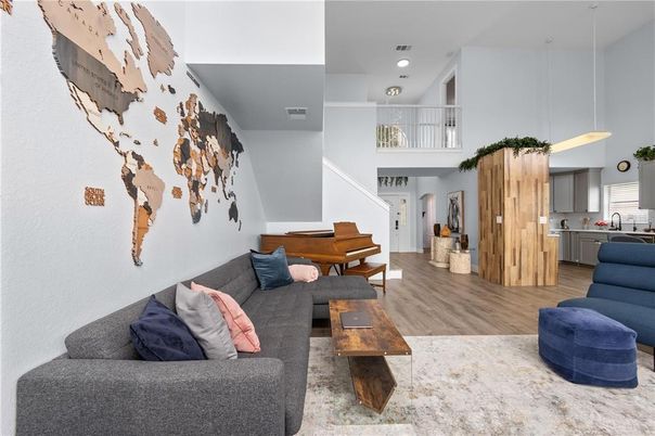 Interior, Living room, Pendant Lights, Piano, Recessed Lighting, Wood Texture Flooring