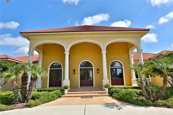 Exterior, Facade, Mediterranean