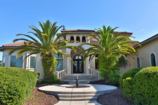 Exterior, Facade, Mediterranean