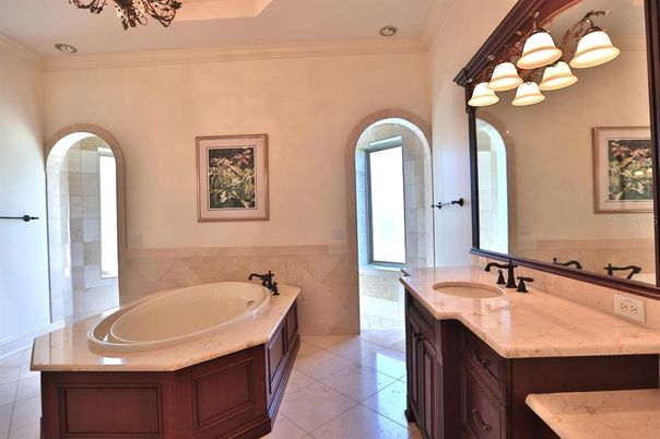 Bathroom, Dual Sink Vanities, Interior, Recessed Lighting