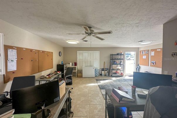 Home Office, Interior