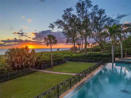 Exterior, Pool, Water