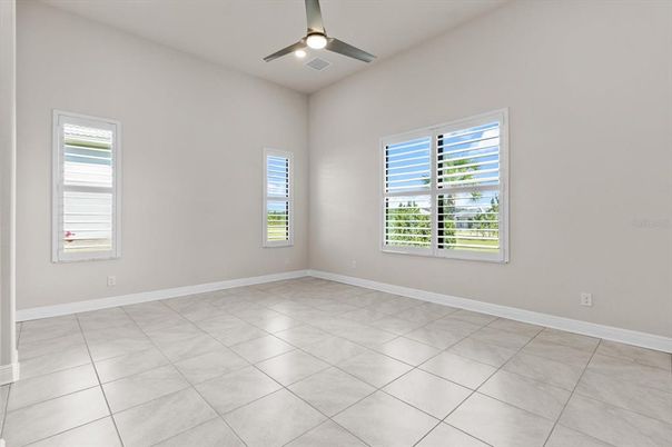 Empty room, Interior