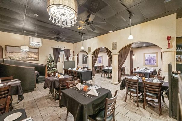 Chandelier, Dining room, Interior, Living room, Pendant Lights