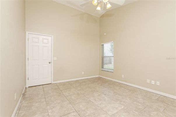 Empty room, Interior