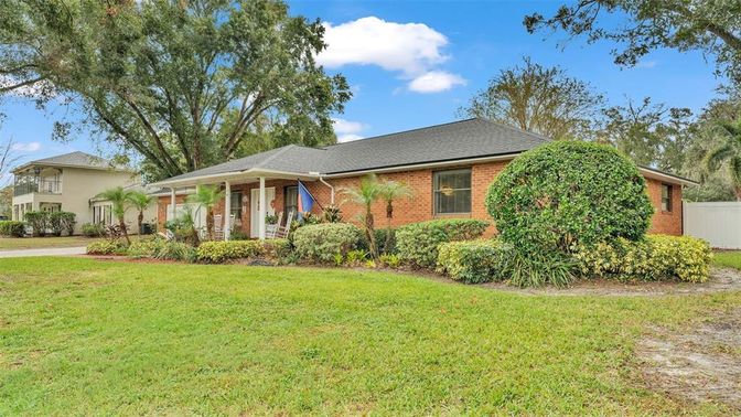 Backyard, Exterior, Facade, Brick Facade, Ranch