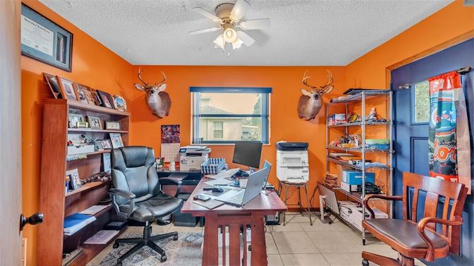 Home Office, Interior