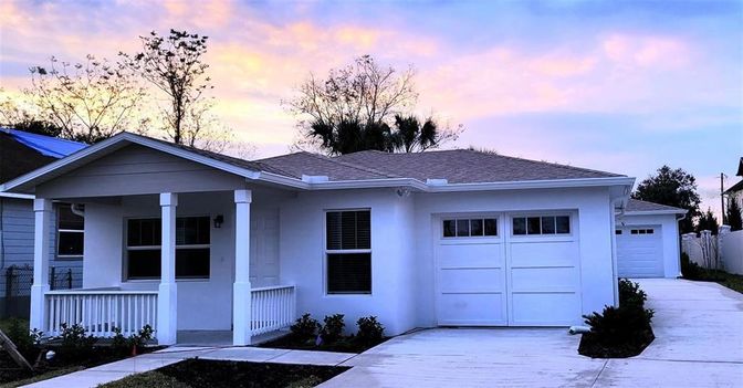 Attached, Exterior, Facade, Ranch