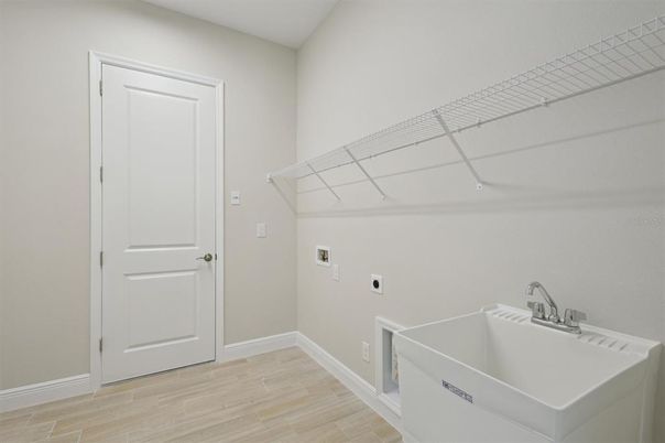 Interior, Walk-in Closets, Wood Texture Flooring