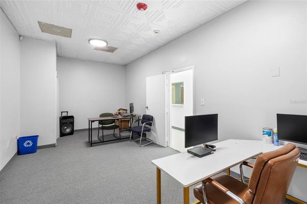 Home Office, Interior