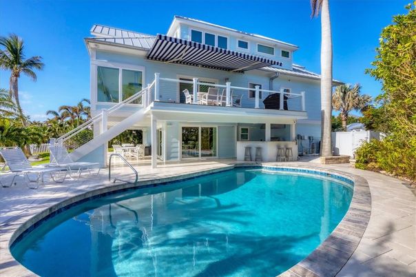 Exterior, Pool