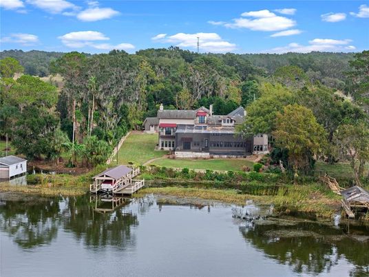 Exterior, Lake