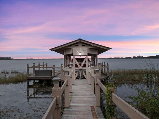 Exterior, Lake