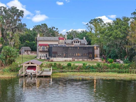 Exterior, Lake