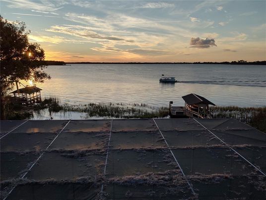 Exterior, Lake