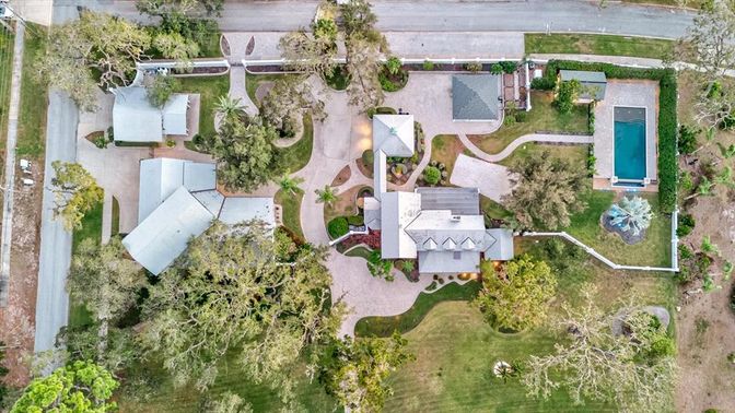 Exterior, Drone