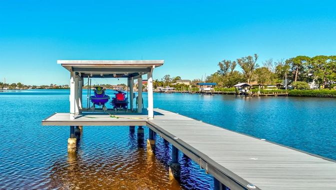 Exterior, Lake