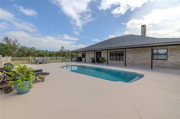 Exterior, Pool