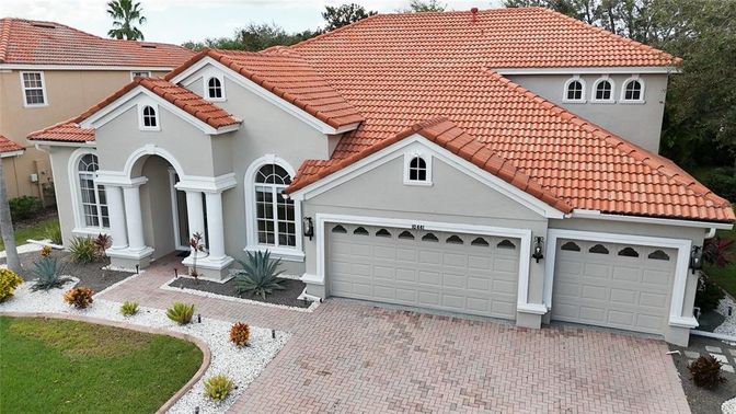 Attached, Exterior, Facade, Mediterranean