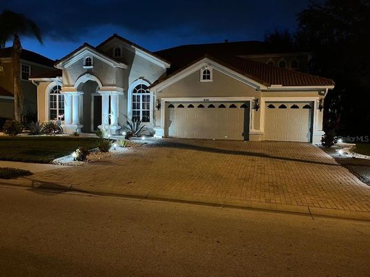 Attached, Exterior, Facade, American Craftsman