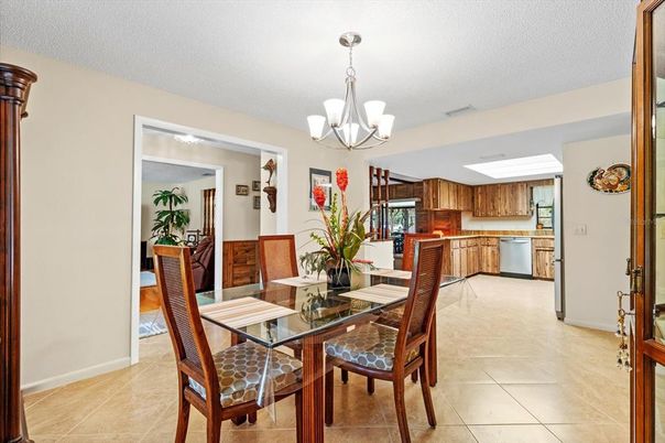 Chandelier, Dining room, Interior, Kitchen, Stainless Steel Appliances
