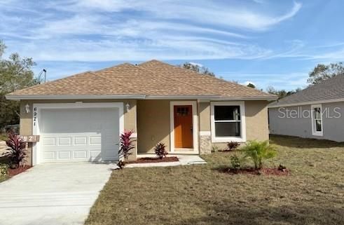 Attached, Exterior, Facade, Ranch