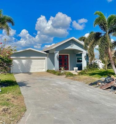 Attached, Exterior, Facade, Ranch