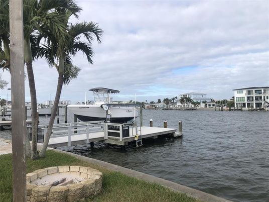 Exterior, Lake