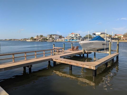 Exterior, Lake