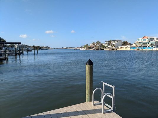 Exterior, Lake