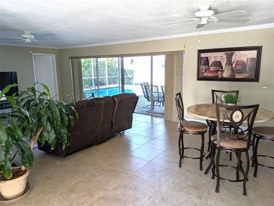 Dining room, Interior