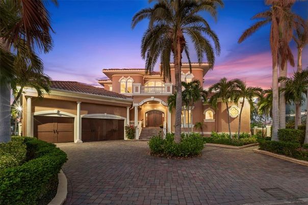 Attached, Exterior, Facade, Mediterranean
