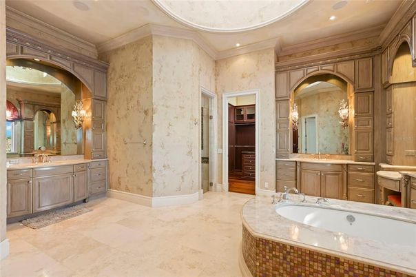 Bathroom, Dual Sink Vanities, Interior, Recessed Lighting