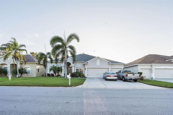Attached, Exterior, Facade, Ranch