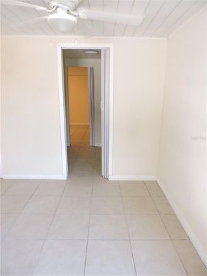 Empty room, Interior