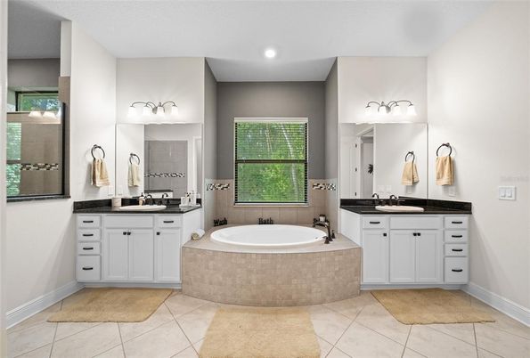 Bathroom, Dual Sink Vanities, Interior, Recessed Lighting