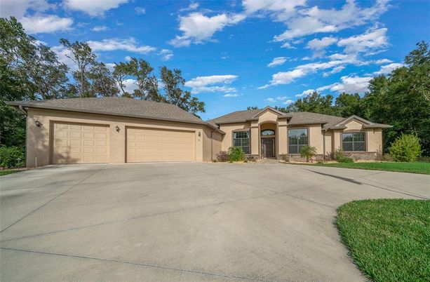 Attached, Exterior, Facade, Ranch