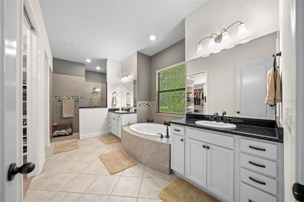 Bathroom, Dual Sink Vanities, Interior, Recessed Lighting