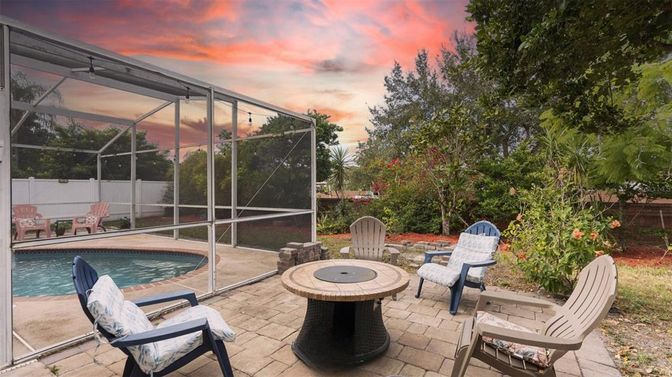 Exterior, Pool, Sun Room