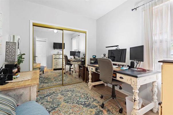 Home Office, Interior