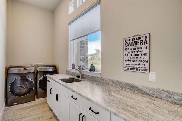 Interior, Washer, Wood Texture Flooring