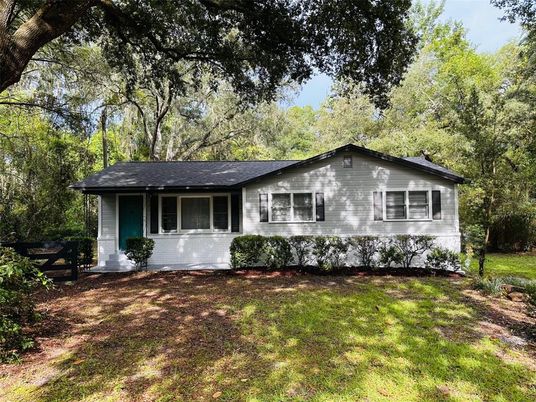 Backyard, Exterior, Facade, Ranch